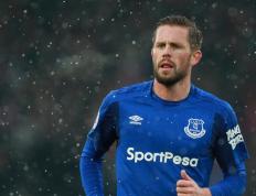 勇士观众热烈欢呼！，莱万多夫斯基迎来十二赛季出色发挥全场沸腾不已